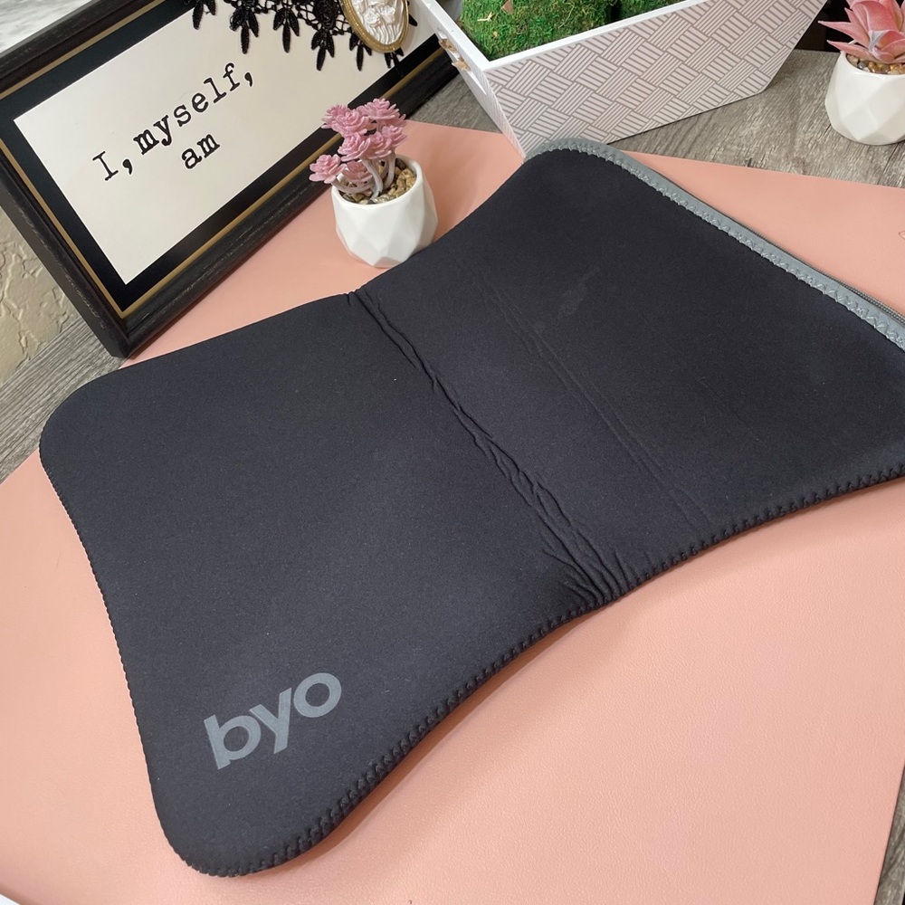 Case Logic Byo 17 inch Black Neoprene Laptop Case